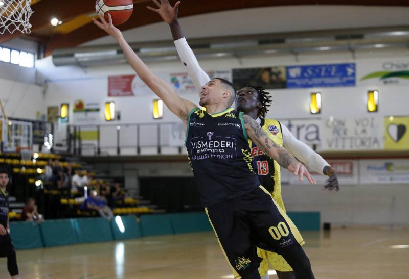 Parte fortissimo la Vismederi Costone Siena: 103-87 al Palaorlandi contro Bisceglie e serie sull