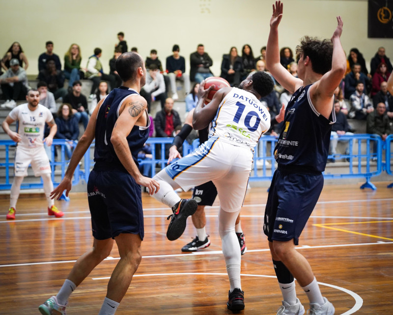 La Dinamo Basket Brindisi torna a sorridere: vittoria convincente su Milazzo 76-66 