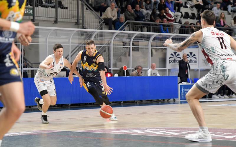 Fiorenzuola scivola nel finale; la Fulgor Omegna allunga sui Bees e chiude per 99-83 