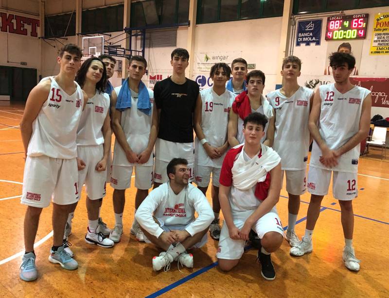 Lo Studio Montevecchi piega i Titani Lo Studio Montevecchi piega i Titani