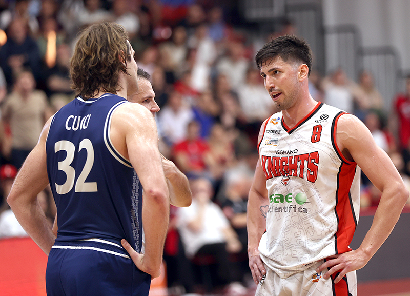 Agonica gara1, con Legnano che vince nel finale. I Knights conducono la serie 1-0 