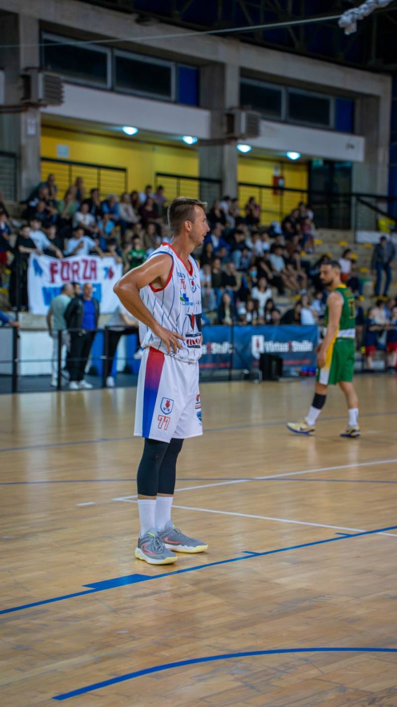 Impresa rossoblù a Melfi: la mola carni villaricca sbanca il palazzetto e vola in semifinale playoff 