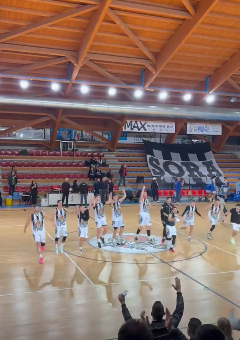 La Pallacanestro Sora supera con autorità il Basket Cassino e aggancia Fortitudo Scauri in vetta 
