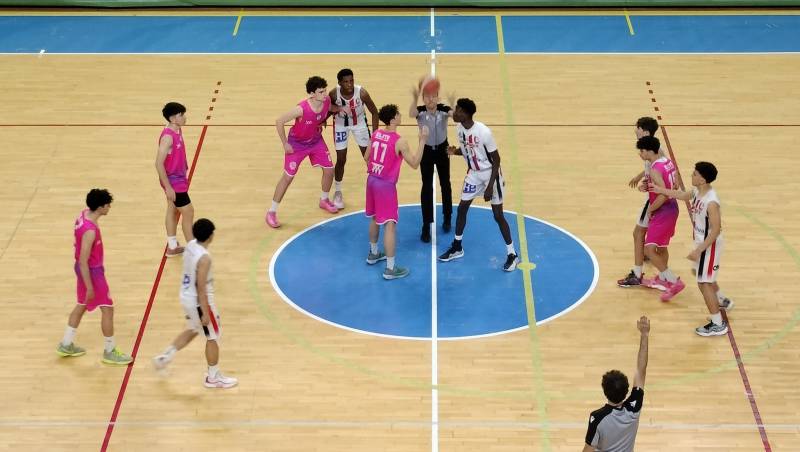 L'Unibasket travolge il Lecce nel recupero e mantiene la vetta 
