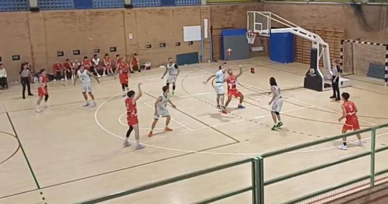 Esordio beffardo per i ragazzi di coach Lanza, superati in trasferta da Valdisieve all'esordio