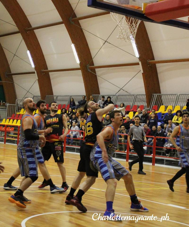 La Pall. Veroli 2016 supera di misura Nomen Angels strappando così il pass per il Play-Off