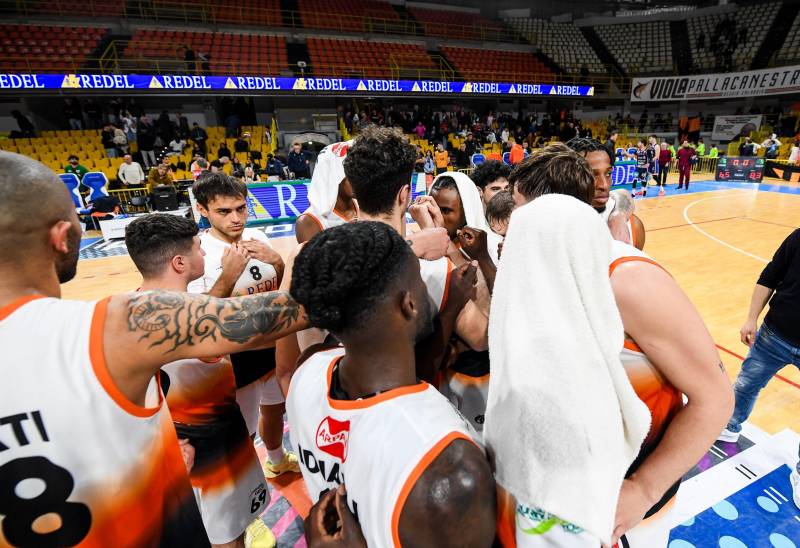 Manelli super a Reggio Calabria: finisce 65-83. Per il primo posto decisiva la sfida contro Milazzo 